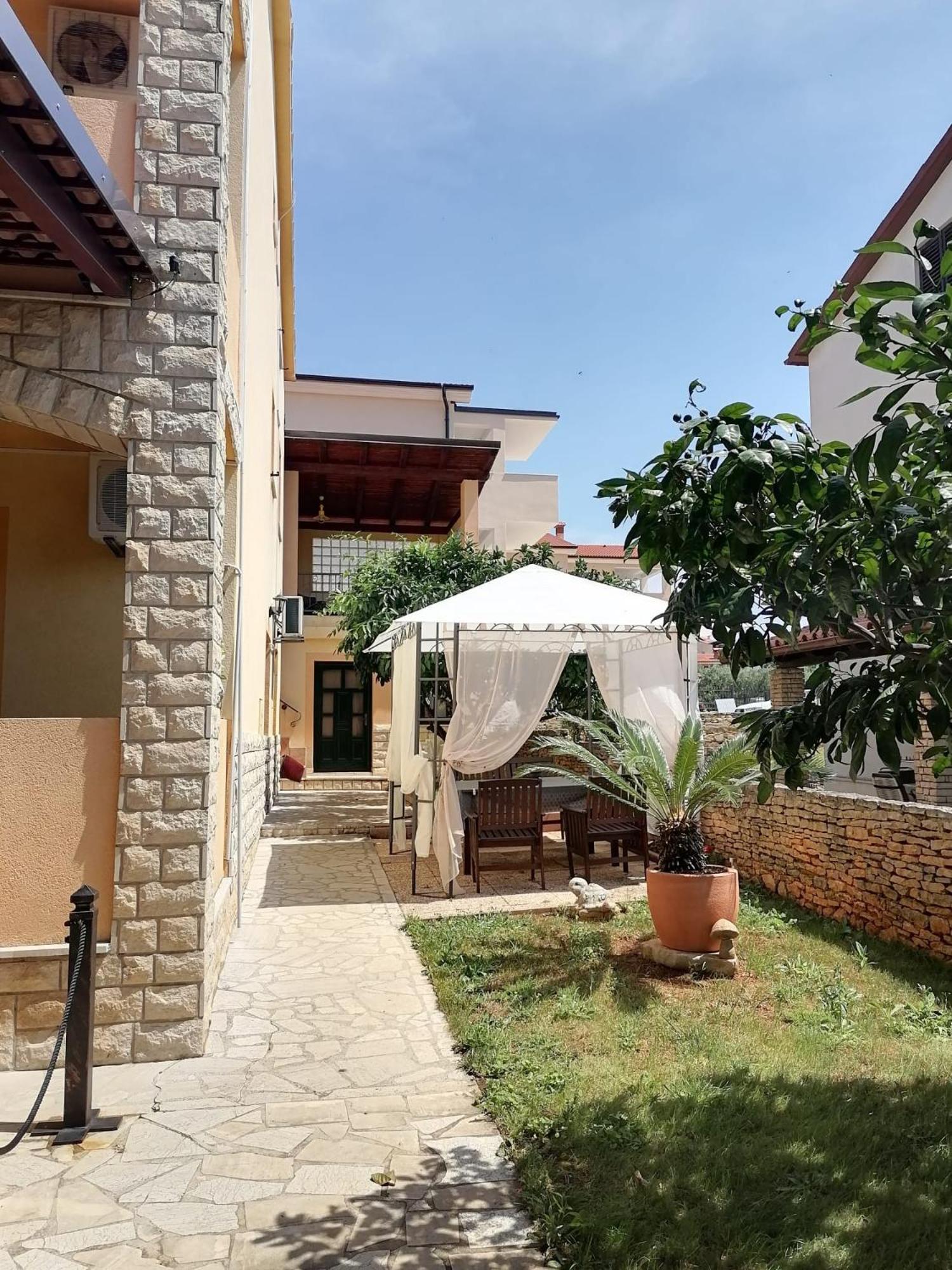Slim Apartman I Sobe Медулин Экстерьер фото
